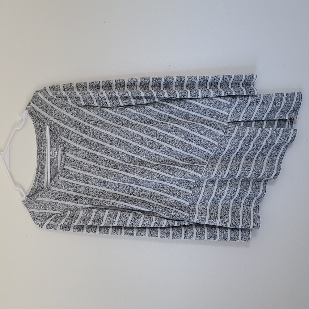 Maurices Asymmetrical Long Sleeved Tee. Size Small